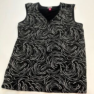 Vince Camuto Sleeveless Blouse Medium Black White Floral V-Neck Work Top